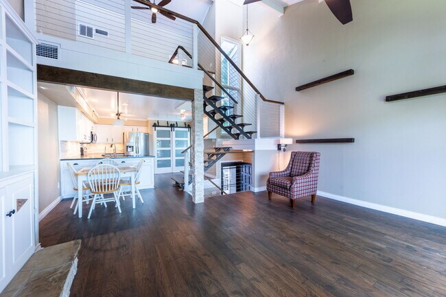 Building Photo - 300 Rush Creek Dr