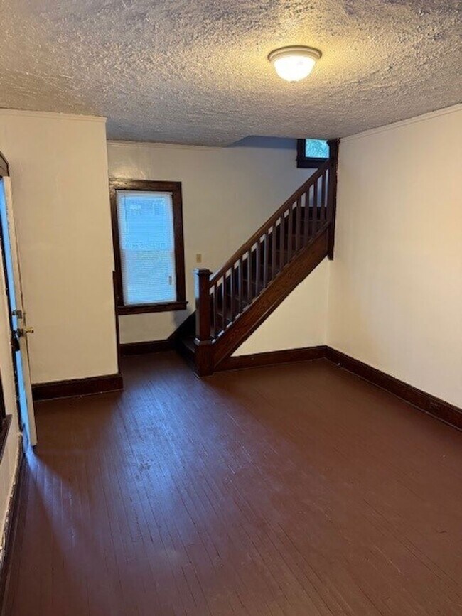 Foto del edificio - Charming 4-Bedroom Single Family Home for Rent!