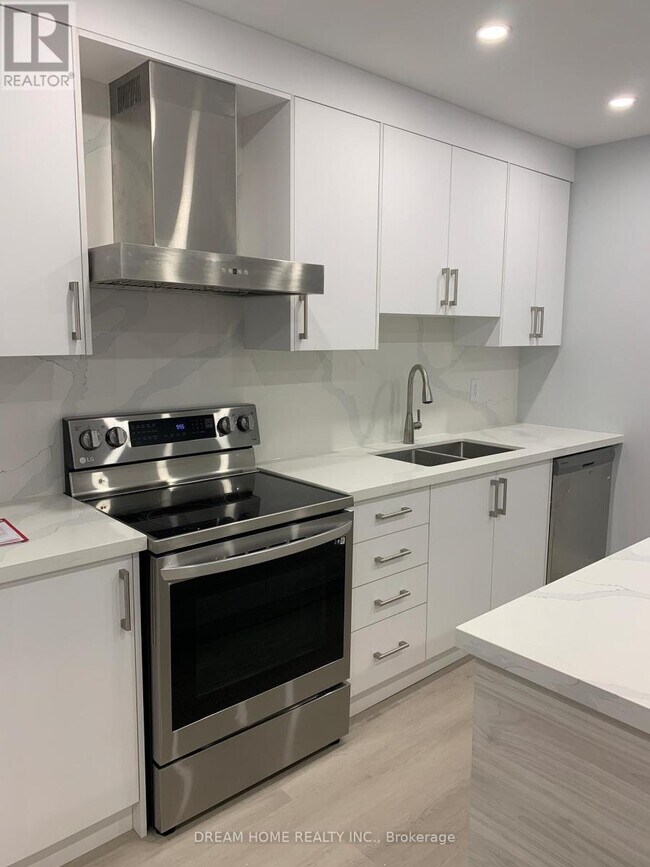 Photo du bâtiment - 12 Mansfield Ave