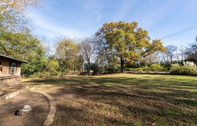 Foto del edificio - 3015 S Henderson Blvd