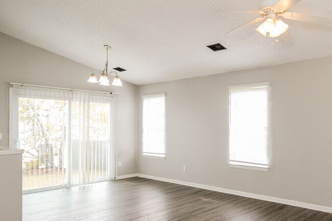 Foto del edificio - 118 Waverly Ave