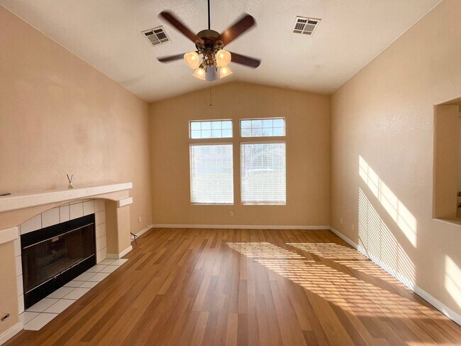 Foto del edificio - Gorgeous single story home