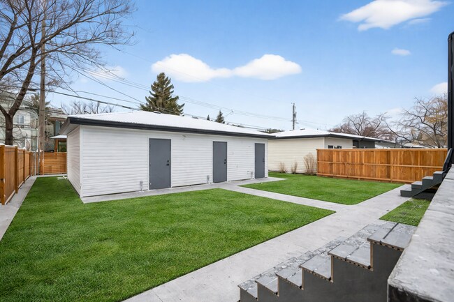 Building Photo - 10920-10130 130 St NW