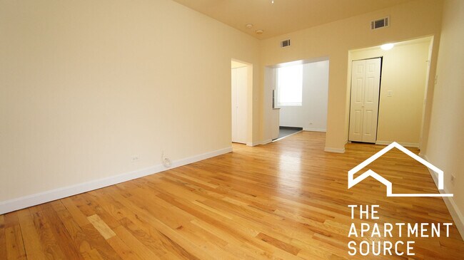 Foto del edificio - 2349 N Drake Ave