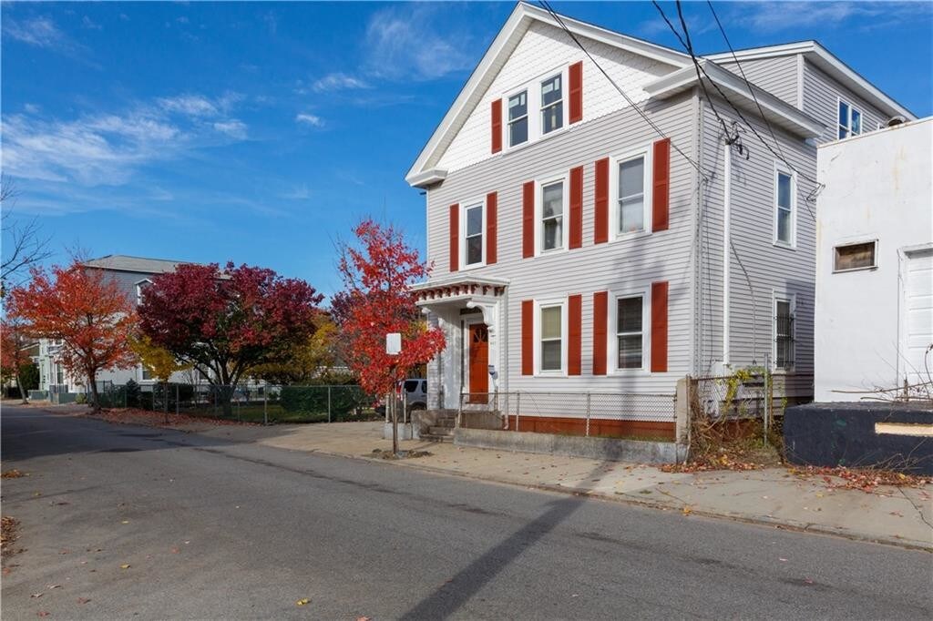 Primary Photo - 487 Washington St