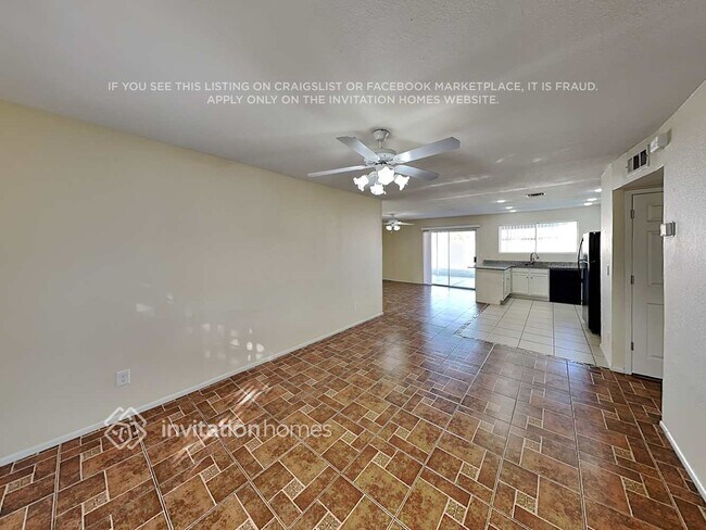 Foto del edificio - 8008 W Mescal St