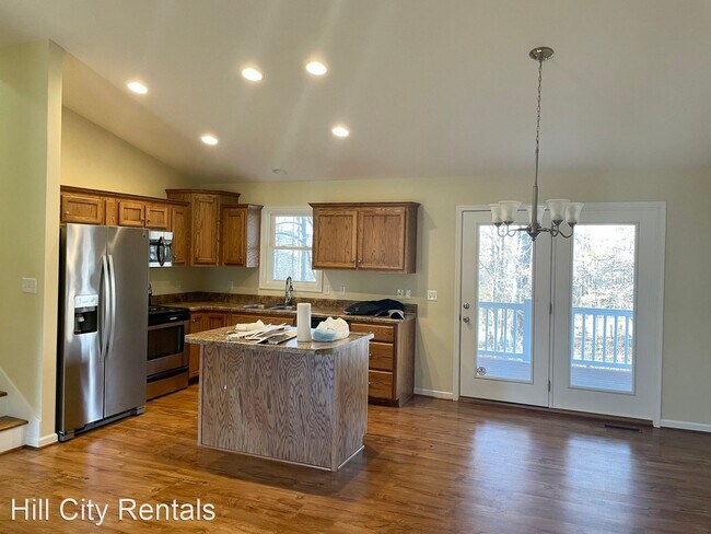 Building Photo - 3 br, 3 bath House - 691 Suburban Road