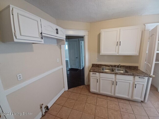 Foto del edificio - 744 S 37th St