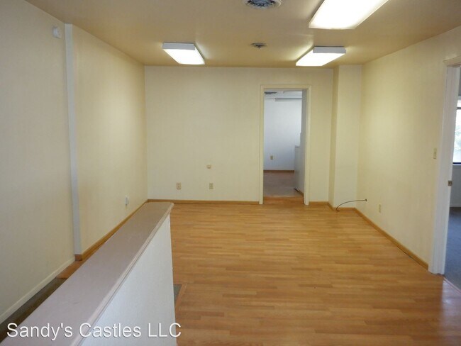 Building Photo - 1 br, 1 bath House - 528 Commercial St