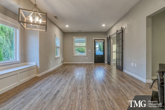 Building Photo - Beautiful Creekside Camas Home