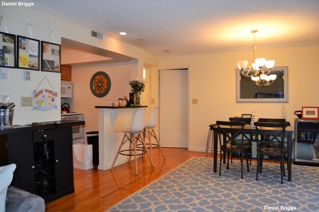 Foto del edificio - 320 Hammond Pond Pkwy