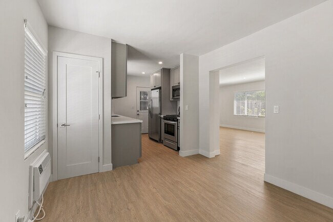 Building Photo - 1207 S Burnside Ave