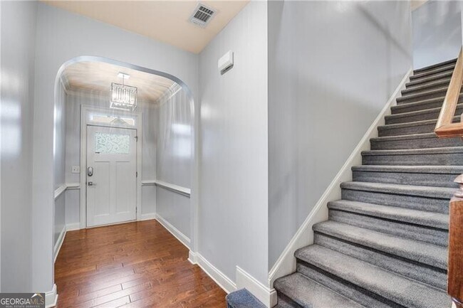 Building Photo - 2242 Knoxhill View
