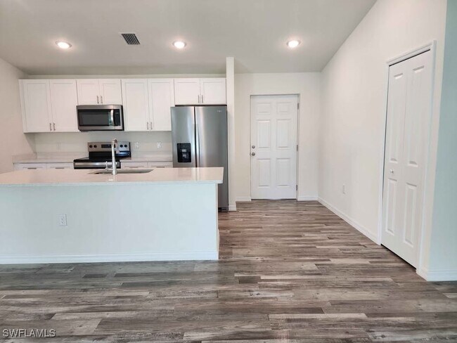 Building Photo - 1152 NW 1st Pl