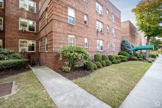 Foto del edificio - 50 S Middle Neck Rd