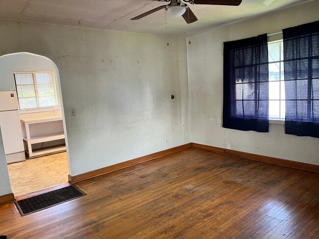 Living Room - 2904 Virginia Ave