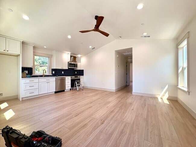 Building Photo - Beautiful 2 bedroom 1 bathroom New Build Close to UC Davis and McGeorge Law School