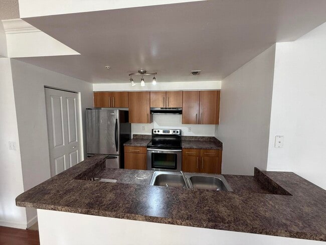 Building Photo - 5800 W Sample Rd