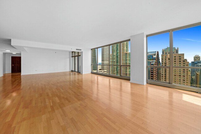 Building Photo - 21 E Huron St