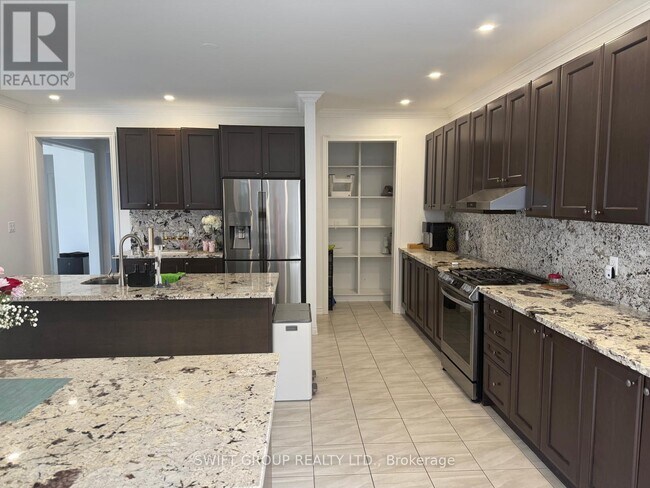 Building Photo - 147 McCann Cres