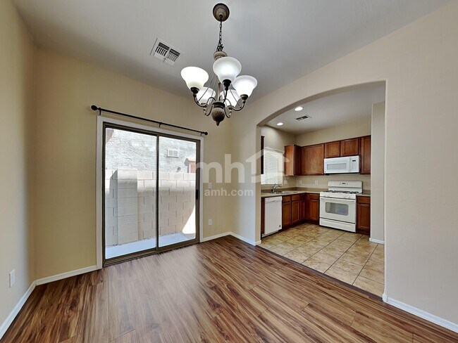 Foto del edificio - 14241 W Port Royale Ln