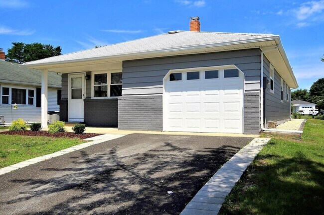 Building Photo - 12 Bimini Dr