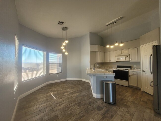 Foto del edificio - 1614 E Valley Pkwy