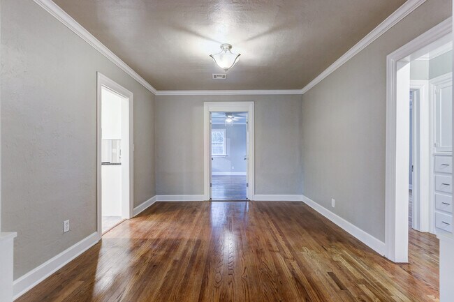 Foto del edificio - Charming 3-bedroom, 1-bathroom house - Available now!