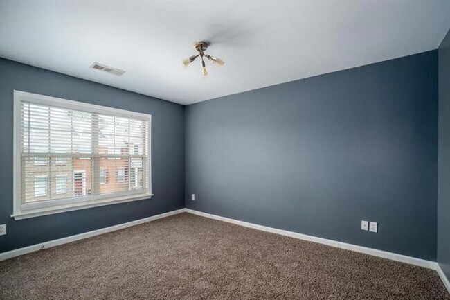 Building Photo - 2006 Manchester Way