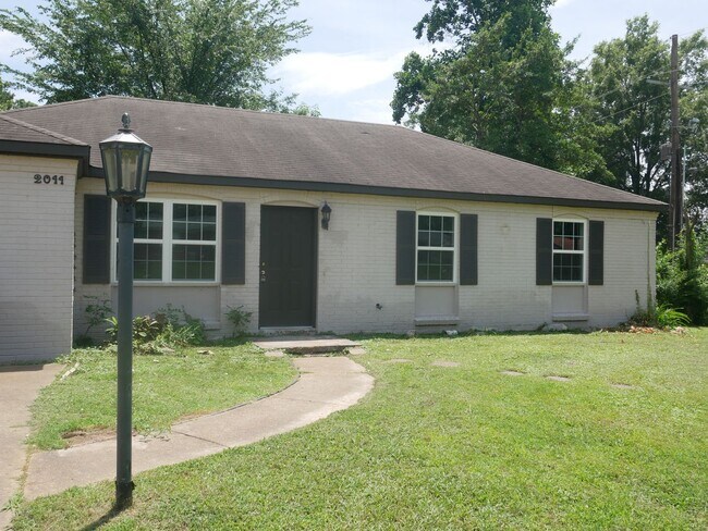 Photo - 2011 Coral Hills Dr House