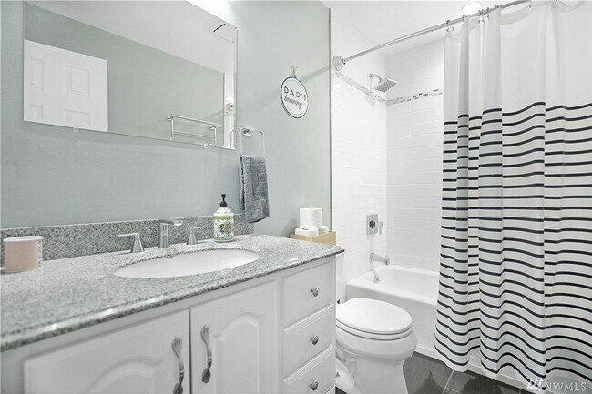 Building Photo - 17106 NE 45th St