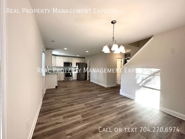 Building Photo - 544 Pitt St