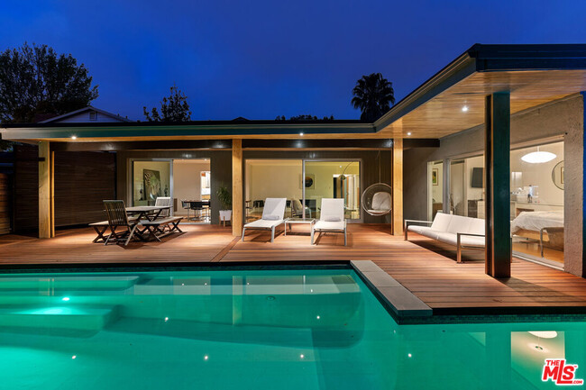 Building Photo - 14840 Sunset Blvd