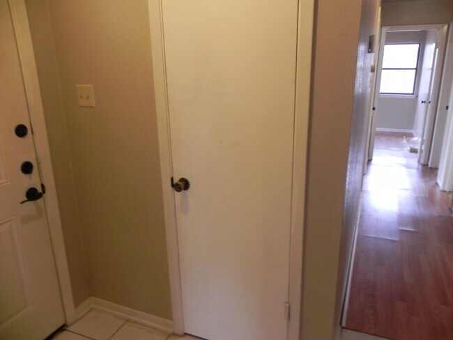 Building Photo - Lovely 3 bed 2 bath home!