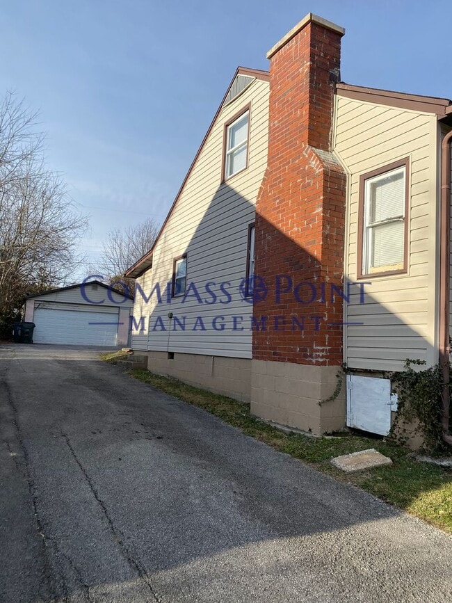 Building Photo - Your New Home Awaits! First Month Rent Free!!!