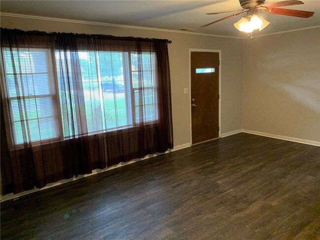 Building Photo - 1001 Mayes Ave