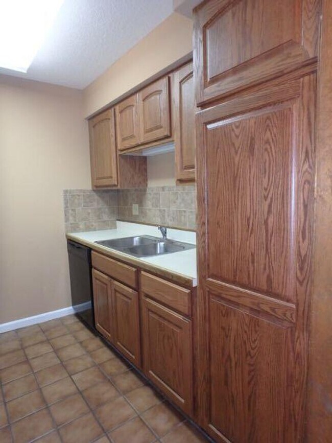 Foto del edificio - 2 Bed/ 1 Bath- Village South Condominiums