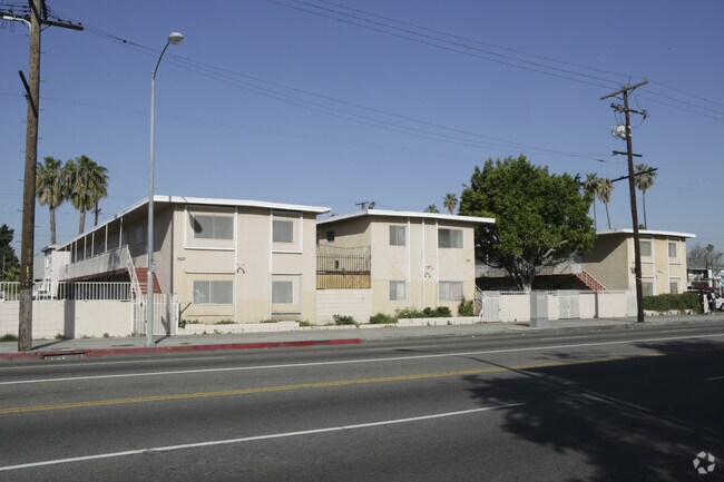 Building Photo - 7617 S Broadway