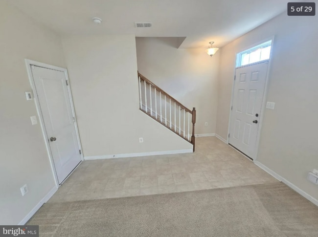 Building Photo - 3 Bedroom Beauty