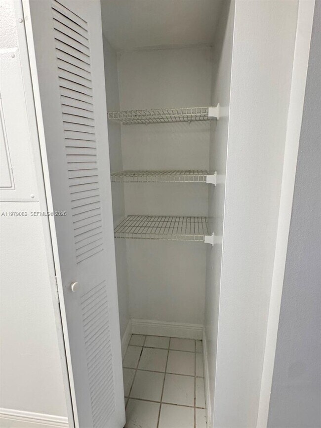 Foto del edificio - 3300 NE 191st St