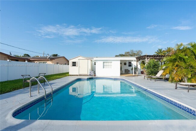 Foto del edificio - 6390 Plunkett St