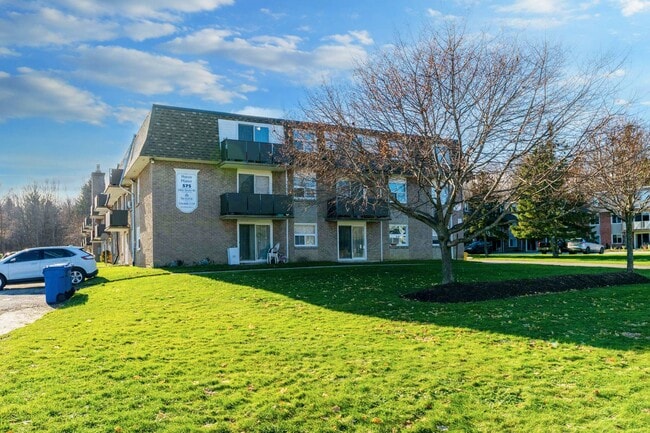 Building Photo - Huron Manor Apartments