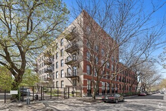 Building Photo - 2511 W Moffat St