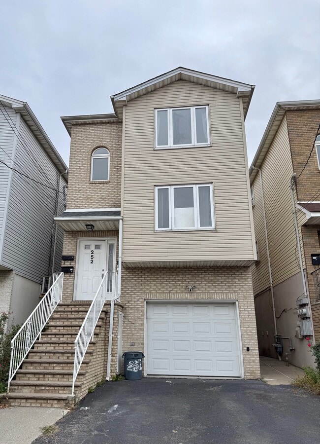 Foto del edificio - 252 Passaic Ave