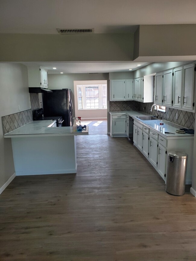 Building Photo - 5619 Kemp Blvd
