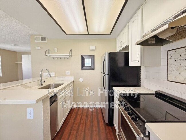 Foto del edificio - 770 Eastshore Terrace