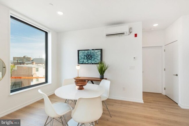 Building Photo - 1141 N Front St