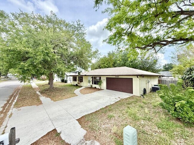 Foto del edificio - 2445 E Burr Oak Ct