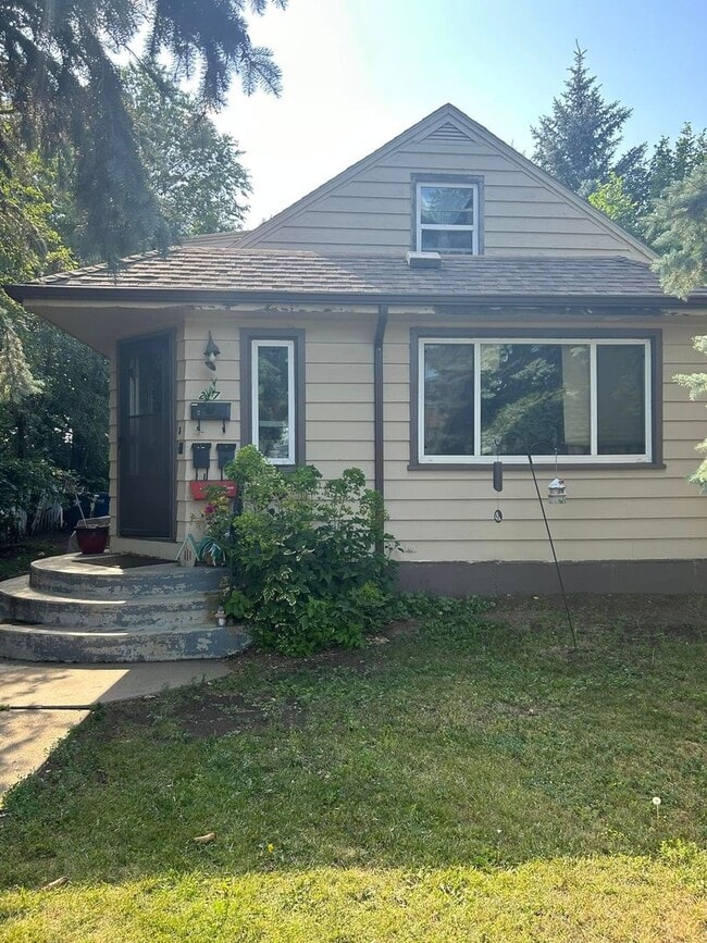 Building Photo - 217 2nd Ave W