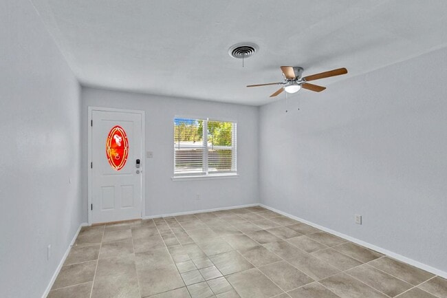 Building Photo - Beautiful Single-Family Home for Rent in F...